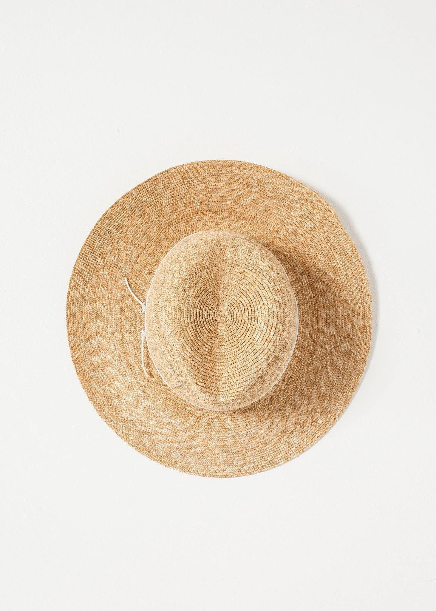 Wrapped Up Hat in Straw/White
