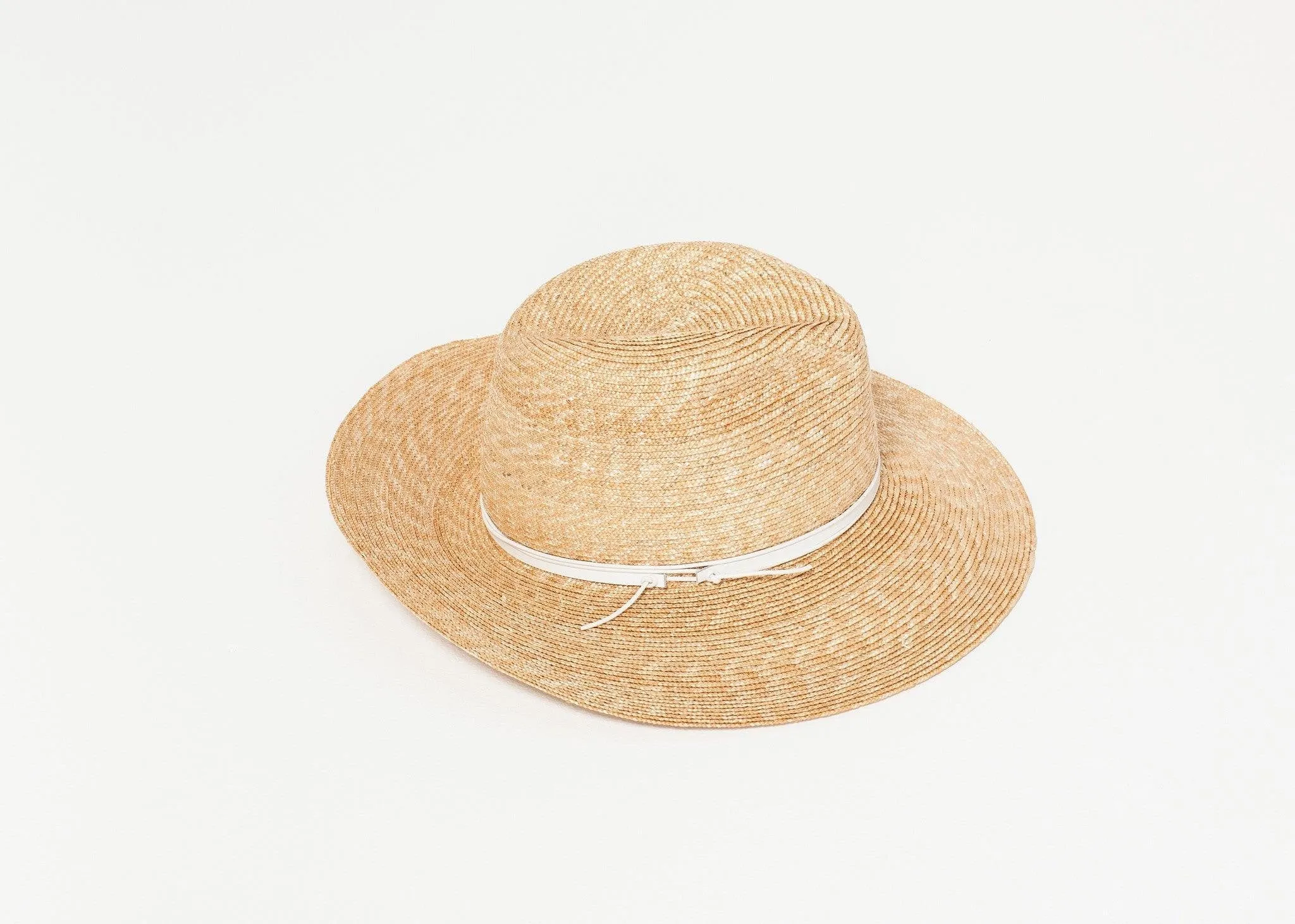 Wrapped Up Hat in Straw/White